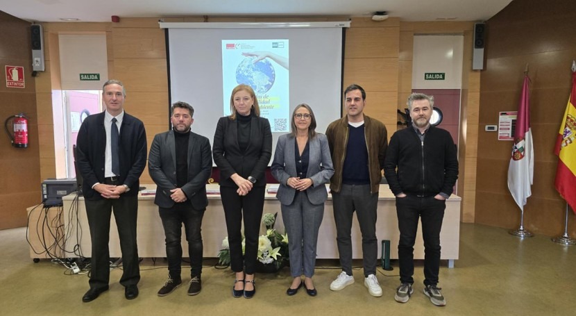 maquiladora sacando humo y contaminando el aire